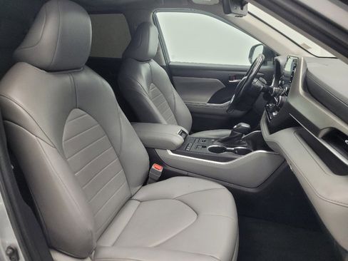 Used 2022 Toyota Highlander XLE image 21