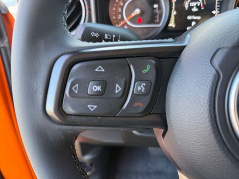 Used 2025 Jeep Wrangler Unlimited Rubicon AWD/4WD image 24