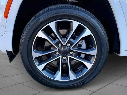 Used 2023 Jeep Grand Cherokee L Overland w/ Advanced Protech Group III image 10