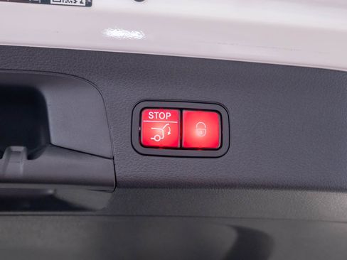 Certified 2025 Mercedes-Benz GLS 450 4MATIC image 34