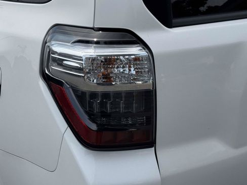 Used 2018 Toyota 4Runner SR5 Premium AWD/4WD image 8