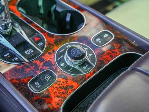 Used 2017 Bentley Bentayga image 33