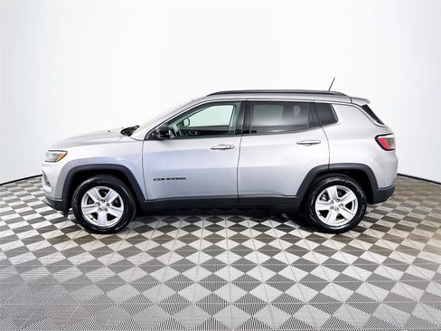 Used 2022 Jeep Compass Latitude FWD image 9