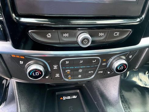 Used 2019 Chevrolet Traverse Premier w/ Driver Confidence II Package FWD image 23
