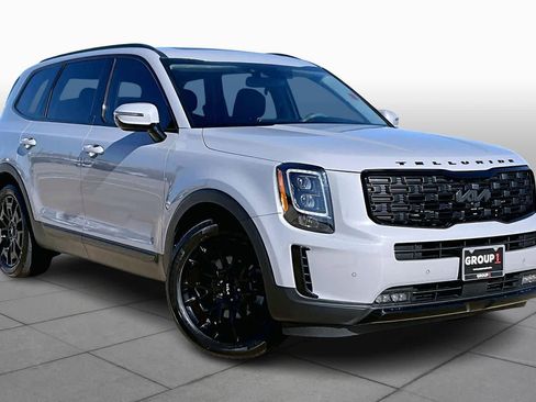Used 2022 Kia Telluride SX w/ SX Prestige Package image 3