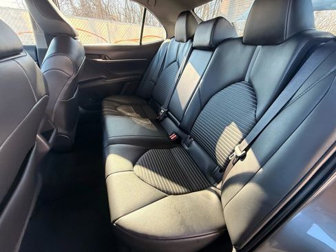 Used 2020 Toyota Camry SE image 19