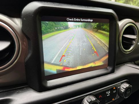 Used 2018 Jeep Wrangler Unlimited Sahara AWD/4WD image 20