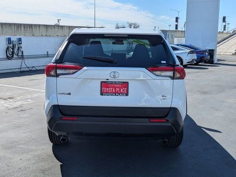 Used 2024 Toyota RAV4 LE image 9