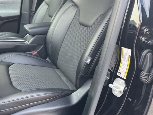 Used 2025 Jeep Compass Latitude w/ Convenience Group image 16