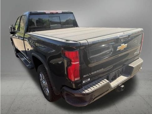 Used 2024 Chevrolet Silverado 2500 High Country w/ High Country Premium Package AWD/4WD image 5