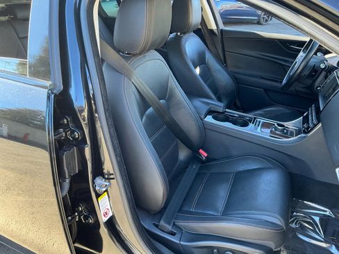 Used 2017 Jaguar XE Prestige image 21