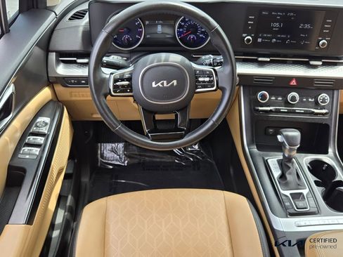Used 2023 Kia Carnival LX FWD image 13