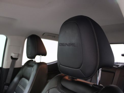 Used 2018 GMC Canyon Denali RWD image 5