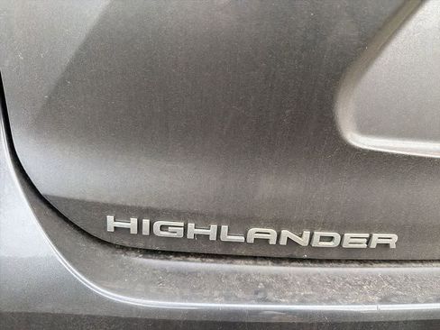 Used 2024 Toyota Highlander XLE image 8