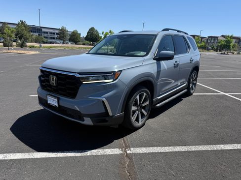 Used 2023 Honda Pilot Elite image 3