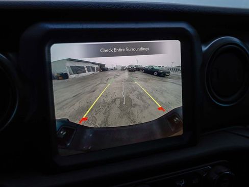 Certified 2021 Jeep Gladiator Willys image 25