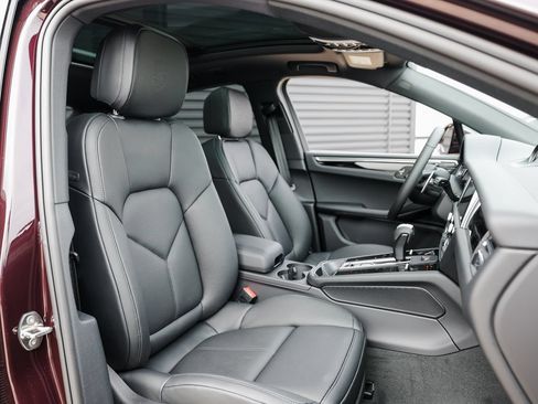 Certified 2026 Porsche Macan AWD/4WD image 29