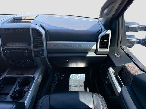 Used 2019 Ford F250 Lariat w/ Lariat Ultimate Package AWD/4WD image 17