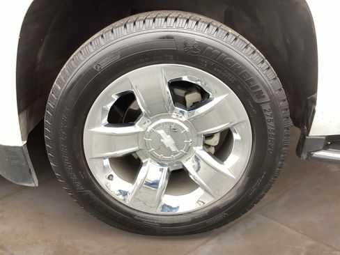 Used 2019 Chevrolet Suburban Premier image 39