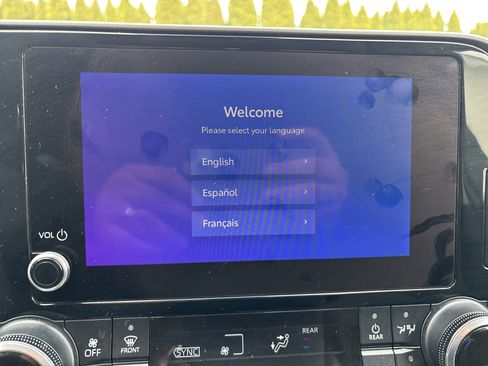 Used 2024 Toyota Highlander LE AWD/4WD image 27