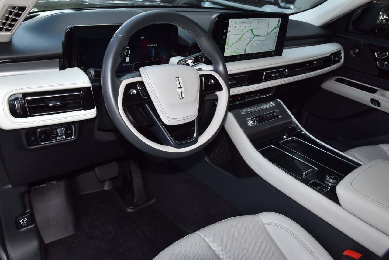 Certified 2025 Lincoln Aviator 2WD w/ Jet Appearance Package image 35