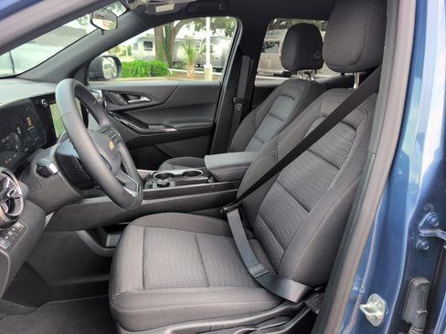Used 2026 Chevrolet Equinox LT AWD/4WD image 13