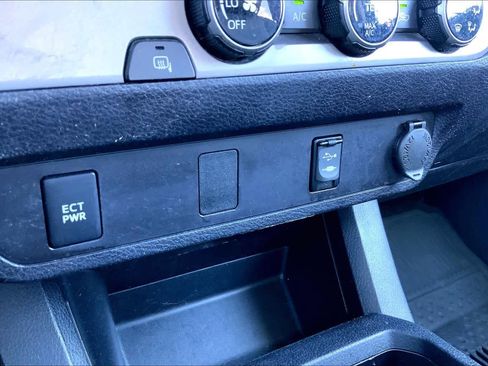 Used 2017 Toyota Tacoma SR5 w/ Tow Package image 34