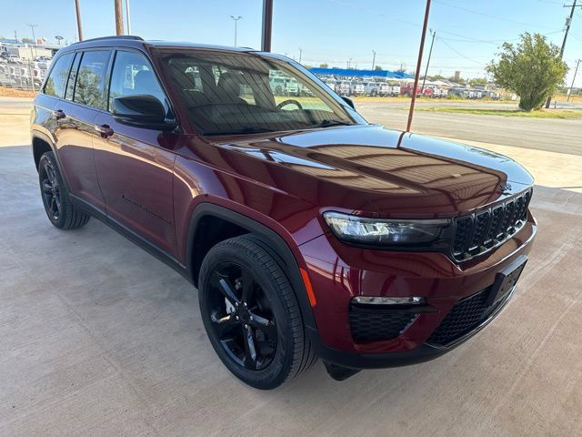 Used 2024 Jeep Grand Cherokee Limited w/ Black Appearance Package AWD/4WD image 1