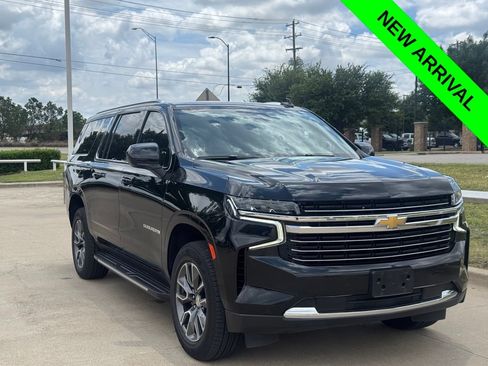 Used 2024 Chevrolet Suburban LT RWD image 1