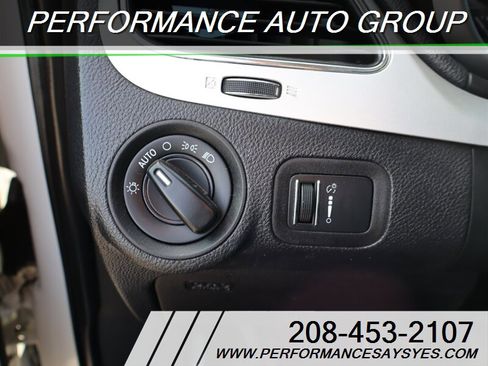 Used 2018 Dodge Journey SE image 19