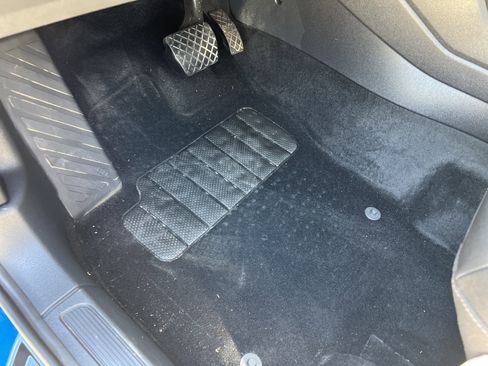 Certified 2025 Volkswagen Taos SE image 15