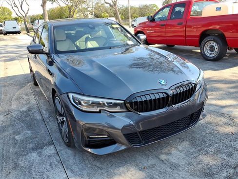 Used 2022 BMW 330i Sedan w/ M Sport Package image 4
