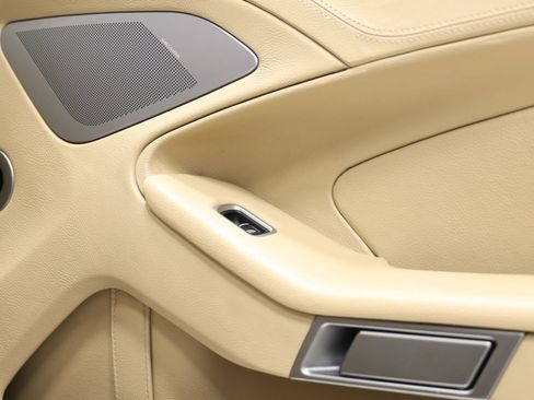 Used 2016 Aston Martin Vanquish Volante RWD image 57