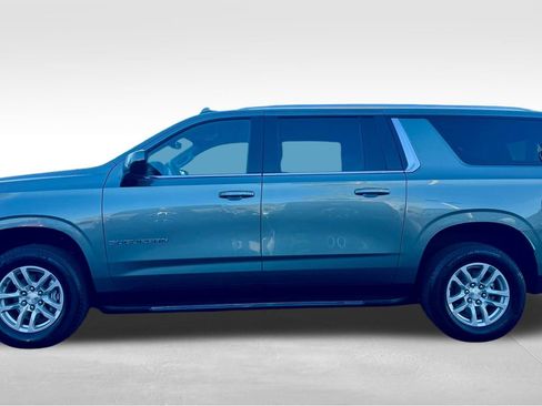 Used 2024 Chevrolet Suburban LT image 16
