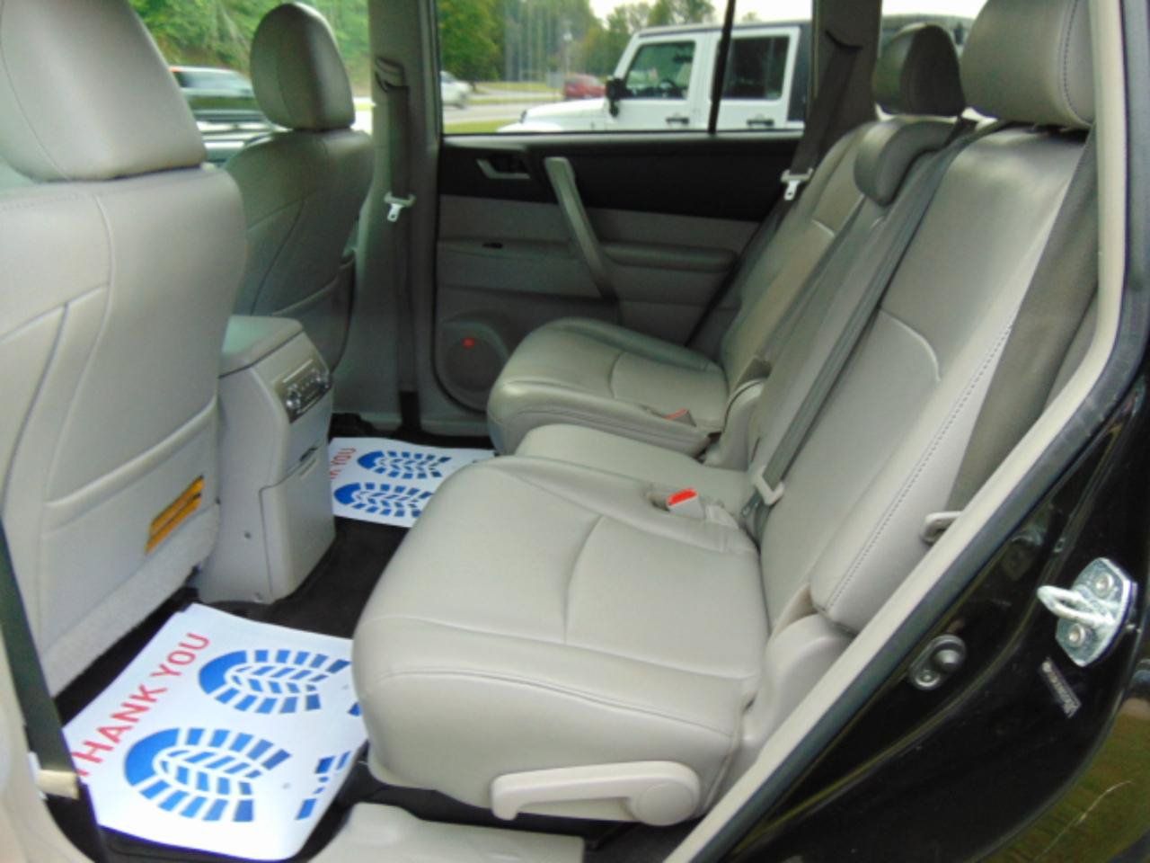 Used 2012 Toyota Highlander SE w/ Tow Pkg AWD/4WD image 9