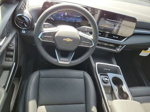 New 2026 Chevrolet Equinox LT w/ Convenience Package II FWD image 6