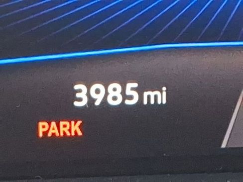 Certified 2025 Volkswagen Taos SE w/ Panoramic Sunroof Package image 25