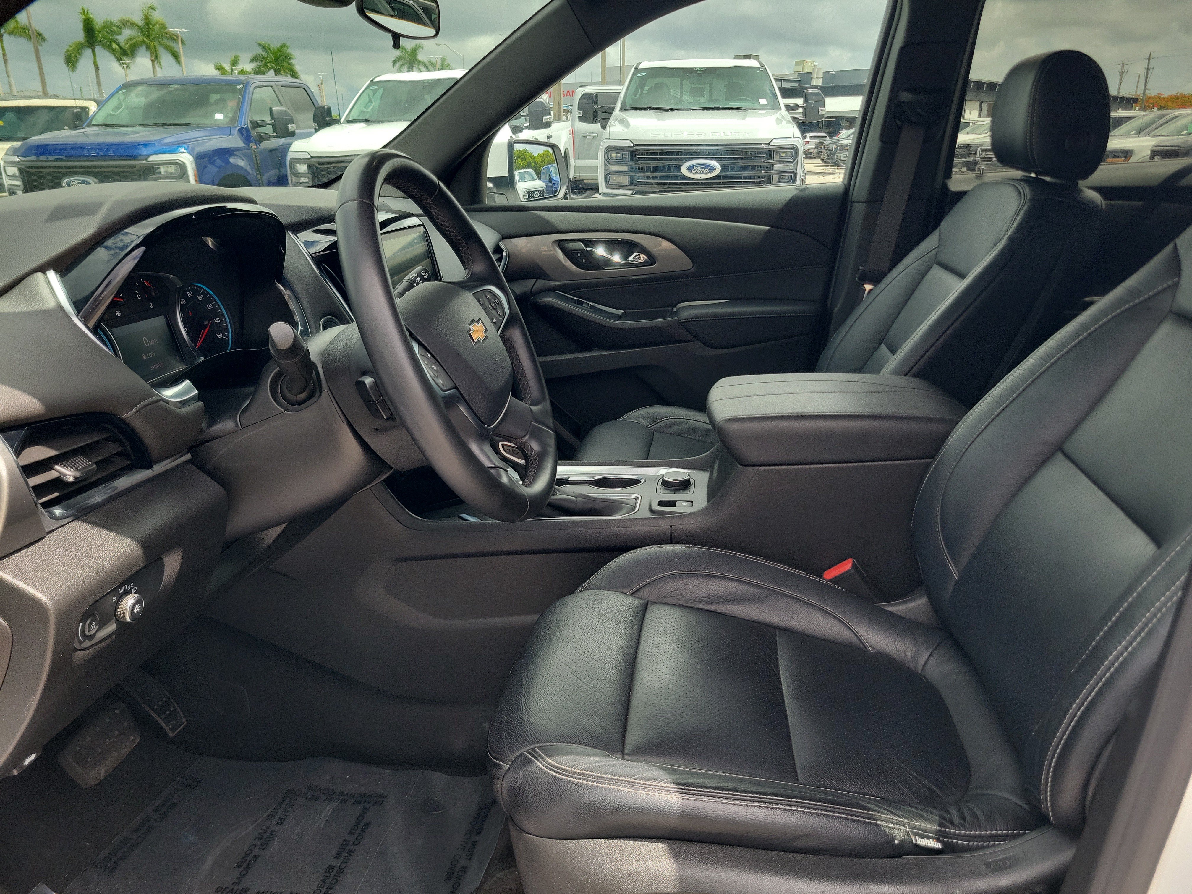 Used 2023 Chevrolet Traverse LT FWD image 11