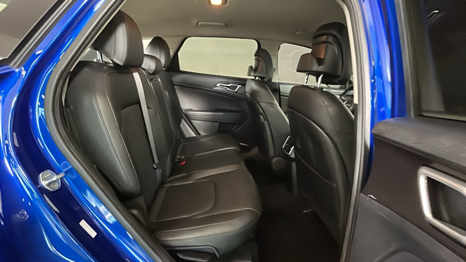 Used 2023 Kia Sportage EX FWD image 33