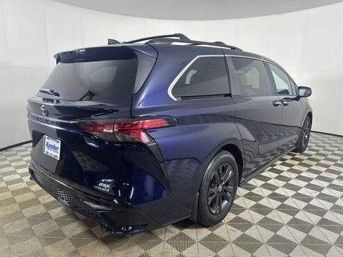 Used 2024 Toyota Sienna XSE w/ XSE Plus Package AWD/4WD image 7