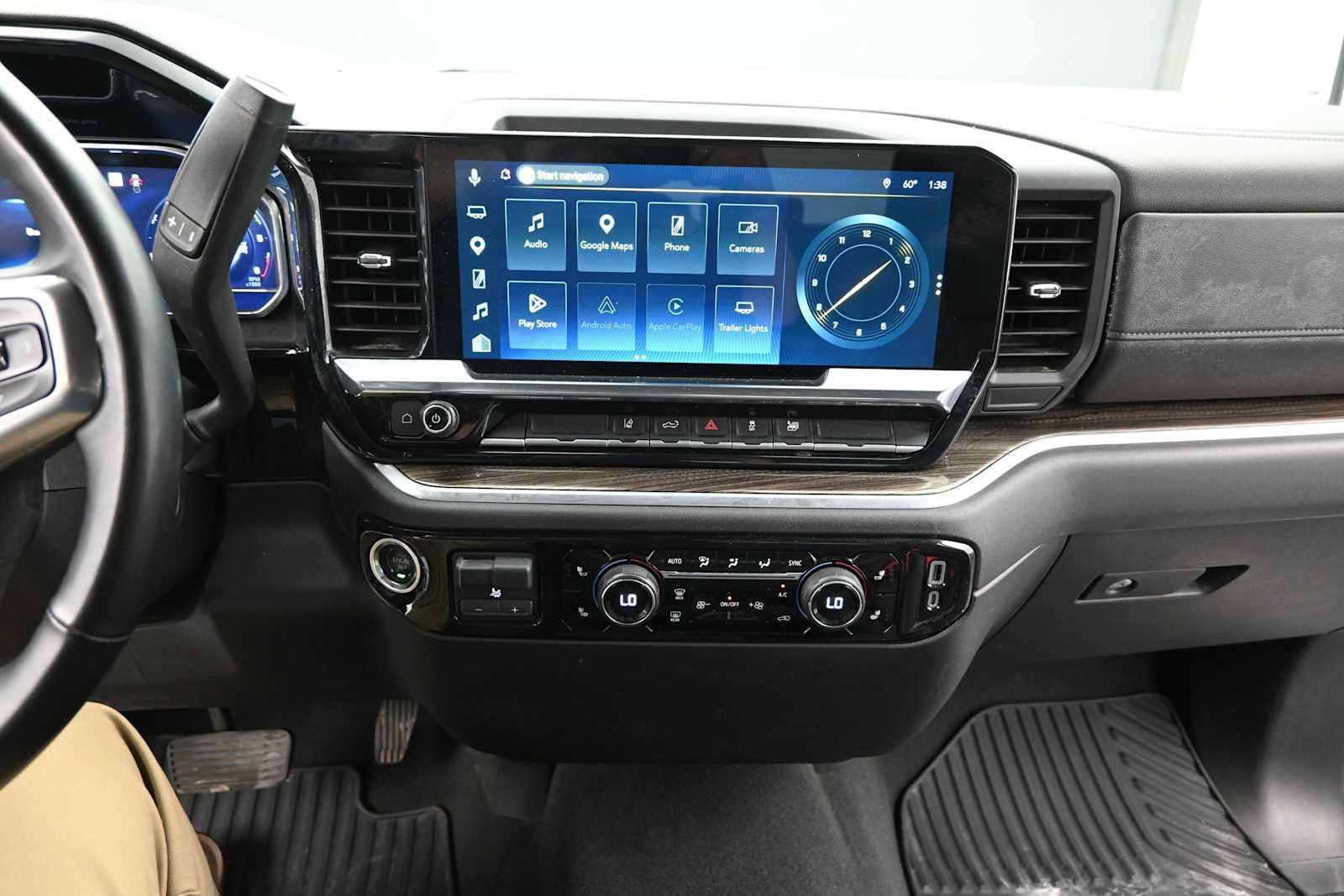 Used 2025 Chevrolet Silverado 2500 LT w/ Convenience Package AWD/4WD image 15
