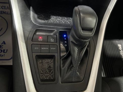 Used 2020 Toyota RAV4 LE w/ All Weather Liner Package FWD image 29