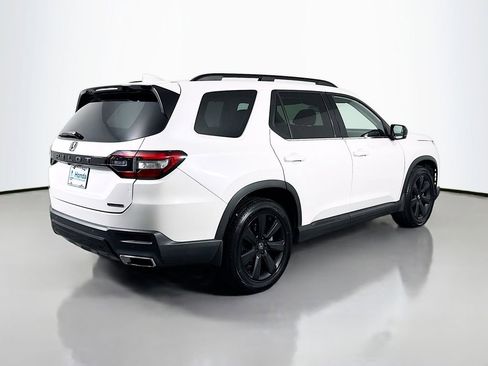 Used 2023 Honda Pilot Touring image 7