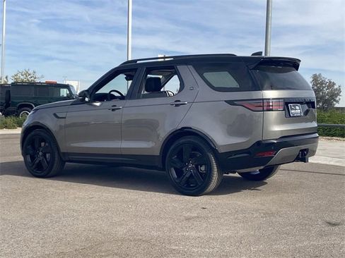 Used 2025 Land Rover Discovery Dynamic SE image 19