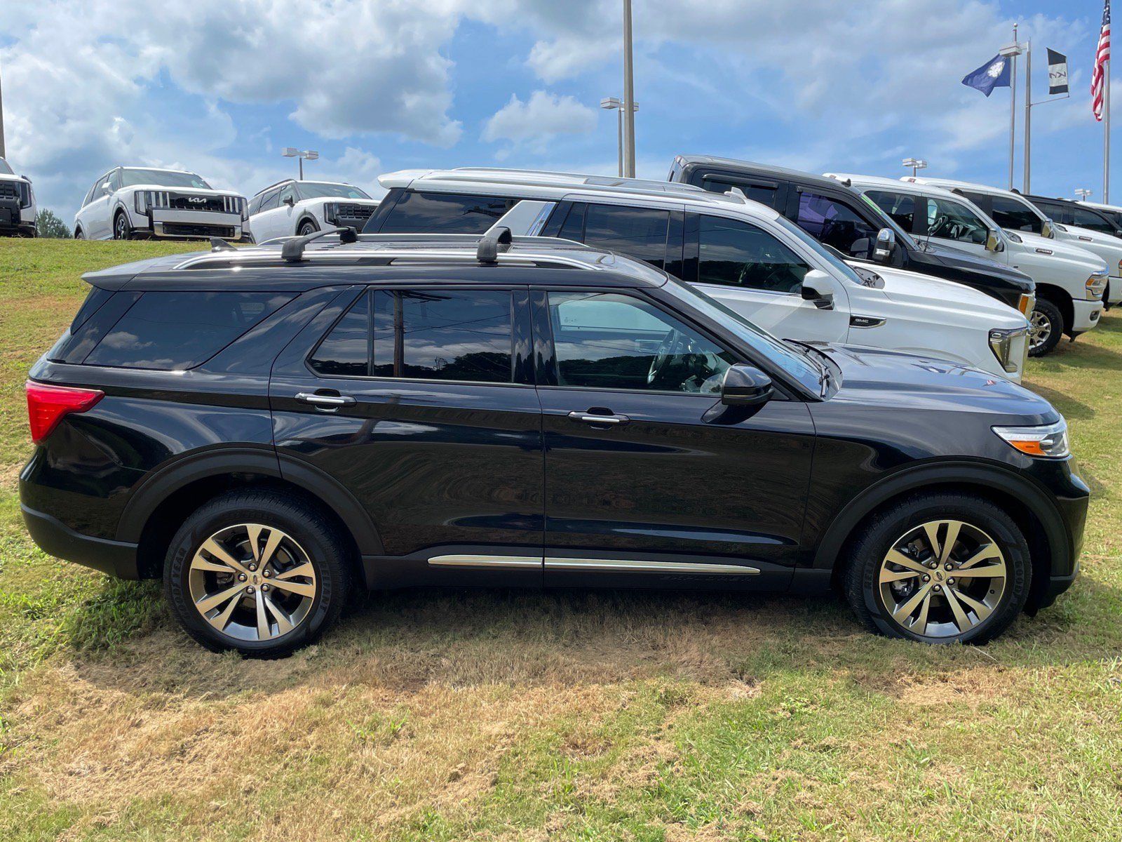 Used 2020 Ford Explorer Platinum AWD/4WD image 3