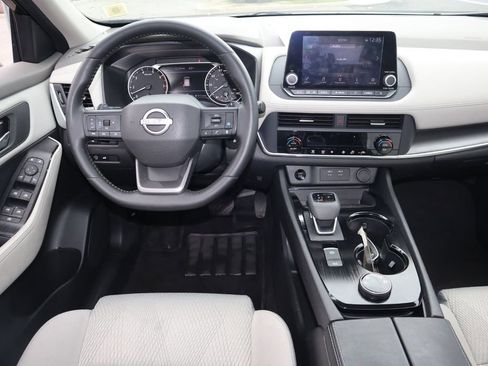 Certified 2025 Nissan Rogue SV AWD/4WD image 13