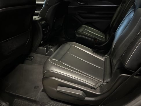 Used 2024 Jeep Grand Cherokee L Limited w/ Luxury Tech Group II image 20