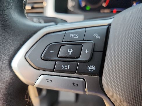 Used 2023 Volkswagen Atlas Cross Sport SE FWD image 15