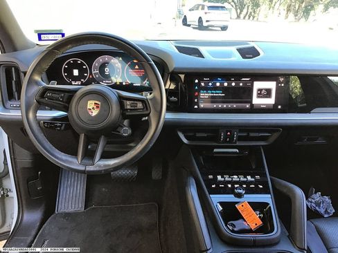 Used 2024 Porsche Cayenne AWD/4WD image 12