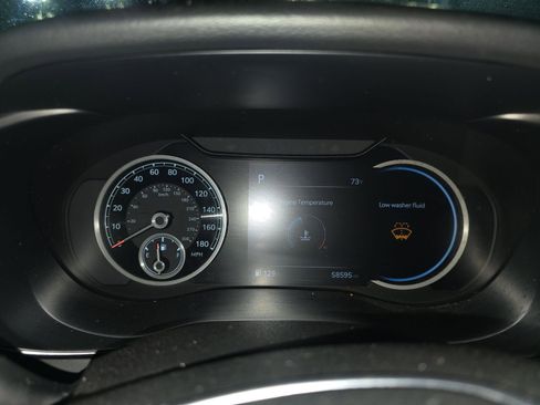 Used 2023 Genesis G70 2.0T image 9